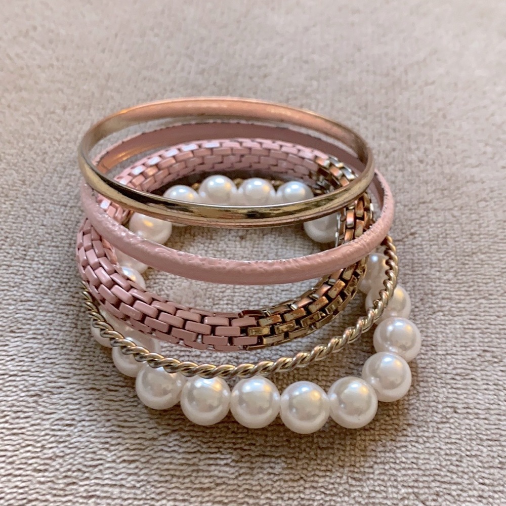 Pearl and gold bracelet set